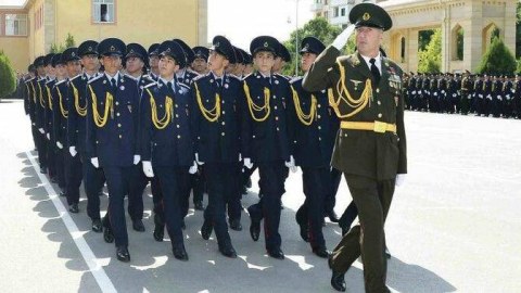 Gizirlərə, miçmanlara, zabitlərə və kursantlara bu qaydada həbs cəzası ləğv edilir