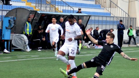 İlk oyun qolsuz başa çatdı