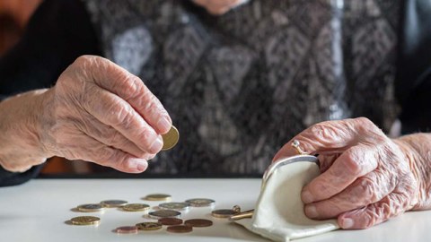 Çoxuşaqlı anaların erkən pensiyaya çıxması təklif edilir - VİDEO