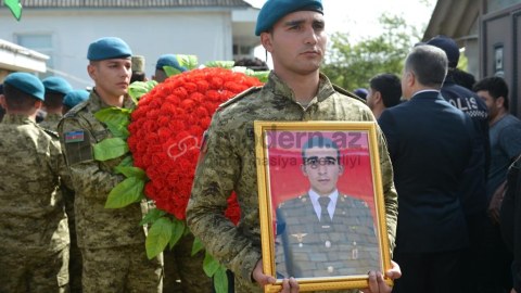 Şəhid hərbçimizin dəfnindən FOTOLAR