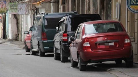 Maşını&nbsp;səkidə saxlayanların nəzərinə&nbsp;- 60 manat və 2 bal CƏRİMƏ