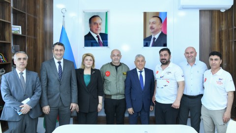 Türkiyənin müəllim və şagird heyəti BMU-da - FOTO