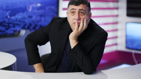 Orxan Fikrətoğlu "daş" daşıyır