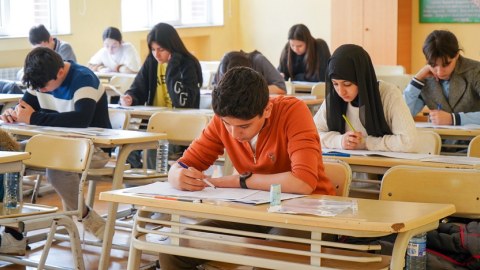 Bazar günü 9-cu siniflər imtahan verəcək