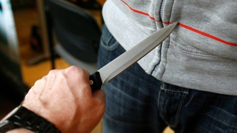 9-cu sinif şagirdi məktəbli yoldaşını bıçaqladı - YENİLƏNİB