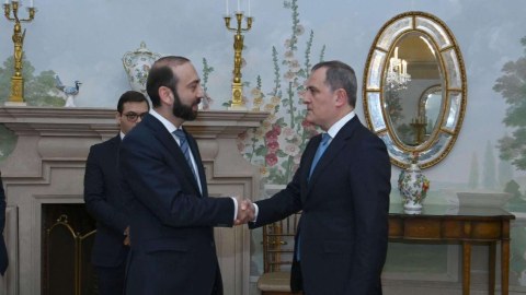 Bayramovla Mirzoyan eyni paneldə
