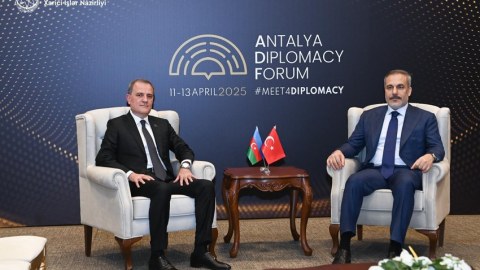 Ceyhun Bayramov Fidanla bir arada