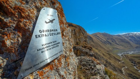 Təyyarə qəzasında həlak olanların xatirəsi əbədiləşdirildi - FOTOLAR