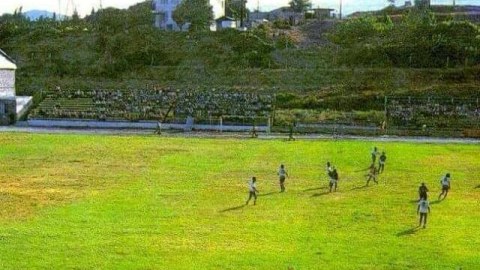 Cəbrayıl&nbsp;stadionunu şumlayıb kartof əkirlər - ETİRAZ
