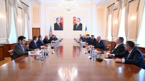 Əli Əsədov Rumıniya Parlamenti Senatının sədri ilə görüşüb