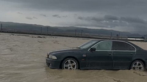 Aramsız yağışa görə bu yol bağlandı
