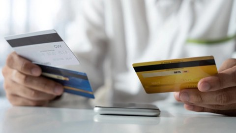 Kartlardan daha 15 min manat oğurlandı