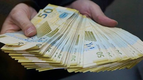 Tanışından hədə-qorxu ilə 169 min manat aldı