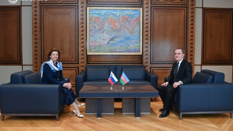 Ceyhun Bayramov sloveniyalı həmkarına sülh prosesi barədə məlumat verdi