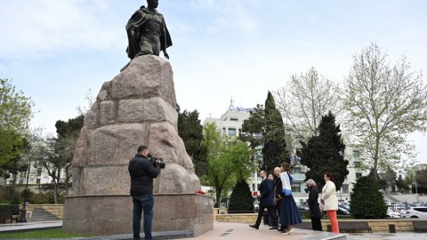 Sloveniya XİN rəhbəri Mehdi Hüseynzadənin abidəsində