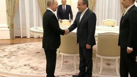 Putin Araqçı ilə görüşdü&nbsp;