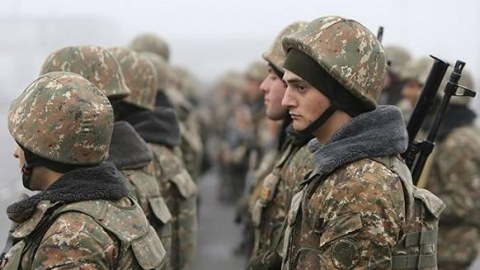 Ermənistanda hərbi xidmətə çağırış başlayır