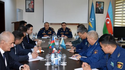 Azərbaycanla Qazaxıstan hərbçiləri bir arada