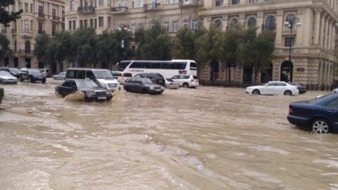 Paytaxtın kanalizasiya sistemi çağırışlara cavab vermir - Bakı meri