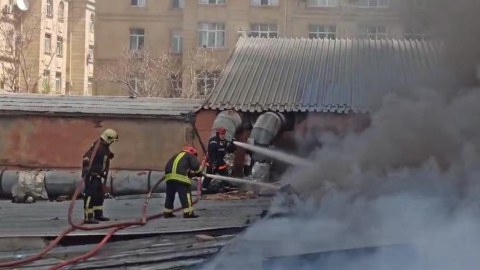 Anbardakı yanğın tam söndürüldü, yollar açıldı