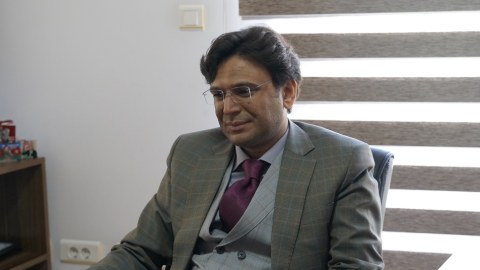 Pakistanlı siyasi analitik "Modern Media Group"da - FOTO