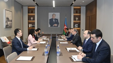 Ceyhun Bayramov vyetnamlı həmkarı ilə görüşüb