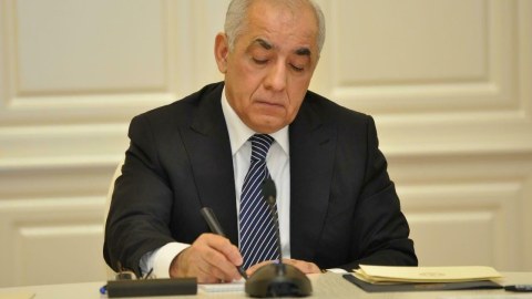 Baş nazir Vergi Xidmətinin işçilərinin maaşı ilə bağlı qərar imzaladı