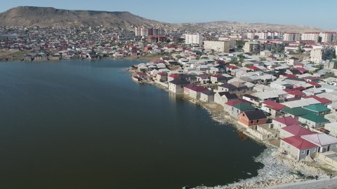 Lökbatanda evlərin həyətləri sudan təmizlənir - VİDEO/FOTO