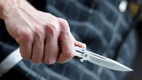 Sevdiyi qızın atasını söyüşə görə bıçaqladı - HƏBS EDİLDİ
