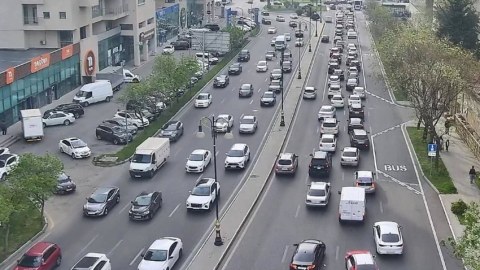 Bu yollarda tıxac var -SİYAHI