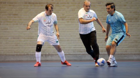 Pezeşkian futbol oynadı - FOTOLAR