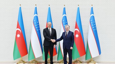 Mirziyoyev İlham Əliyevə ZƏNG ETDİ