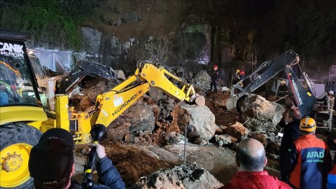 Torpaq uçqunu avtoyumanın üstünə aşdı&nbsp;