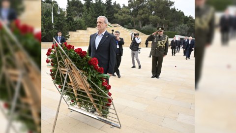 Pezeşkian Şəhidlər xiyabanında - FOTO