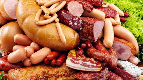 “Kolbasa və sosiskanı təcili şəkildə süfrənizdən çıxarın!” - Ekspert