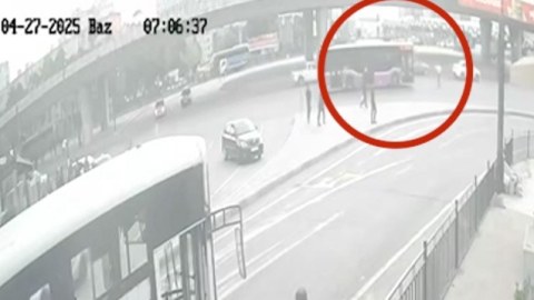 20 Yanvarda özünü maşınların altına atan şəxs AXTARILIR