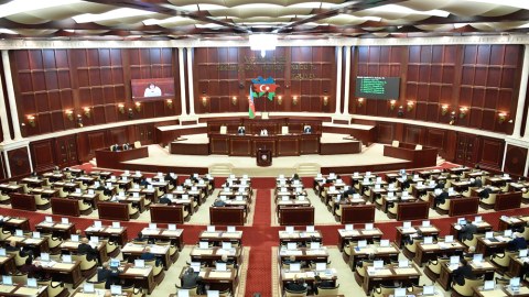 Niyə hələ də 125 deputat...