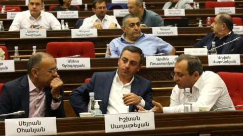 &ldquo;Hayastan&rdquo; fraksiyası Paşinyanın impiçmentini istəyir