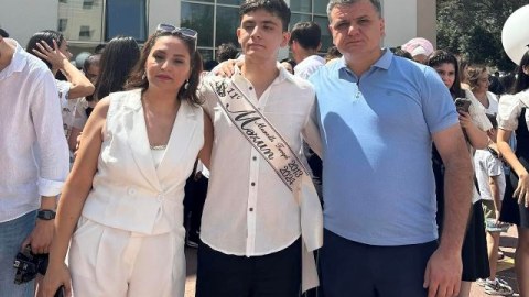 Oğlu ilə birgə ali təhsil alan jurnalist: &ldquo;İmtahana övladlarımla hazırlaşıram&rdquo;