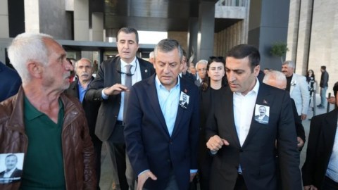 CHP sədrinə yumruqla hücum - VİDEO