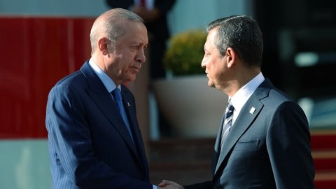 Ərdoğandan Özgür Özələ &ldquo;keçmiş olsun&rdquo; zəngi