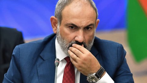 Paşinyanın vəziyyəti mürəkkəbləşib: Moskvaya getsin, getməsin?