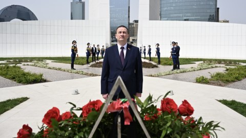 Belarusun Baş naziri Zəfər parkında - FOTO