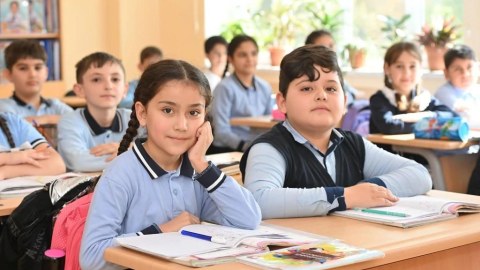Region məktəbləri Bakıdakıları ÜSTƏLƏYİR
