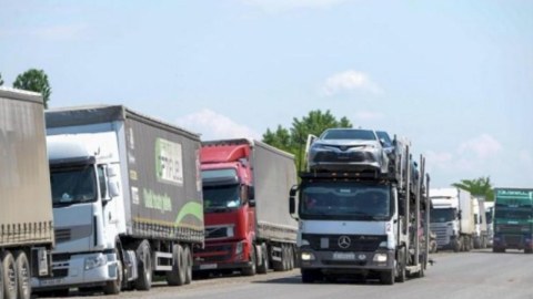 "Qırmızı Körpü” gömrük postunda 450 avtomobil gözləyir