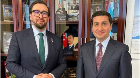 Hikmət Hacıyev NATO nümayəndəsi ilə görüşdü&nbsp;