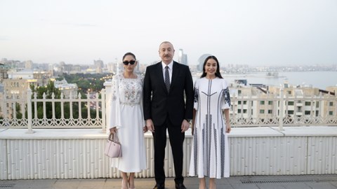 Prezidentlə ailə üzvləri "Gülüstan" sarayında - FOTO