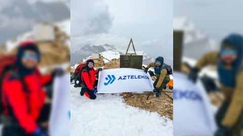 “Aztelekom” bayrağı Heydər Əliyev zirvəsində dalğalandı