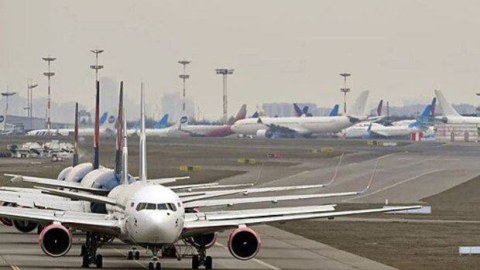 Moskva hava limanlarında 400-dən çox reys təxirə salındı
