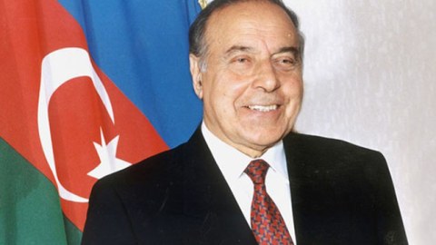 Zaman keçdikcə Ulu Öndərin böyüklüyü daha aydın görünür!